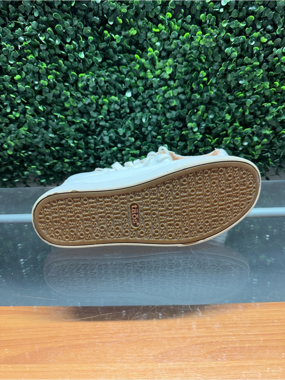 Taos Footwear White Leather Low-Top Sneakers - Picture 8 of 10